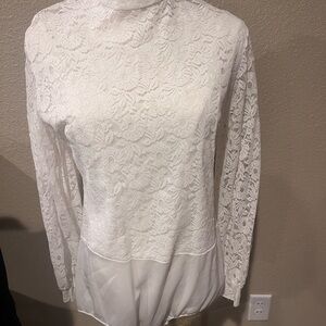 Vintage Elegant White Lace Mock-Neck Blouse with Chiffon Hem